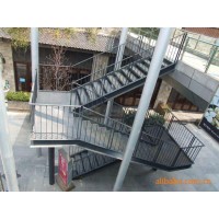 门头沟钢结构公司企业-福鑫腾达彩钢钢构厂家订做钢结构楼梯