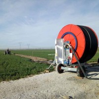 大型田地移动式喷灌机 多喷头喷灌机 PE管卷盘式灌溉设备